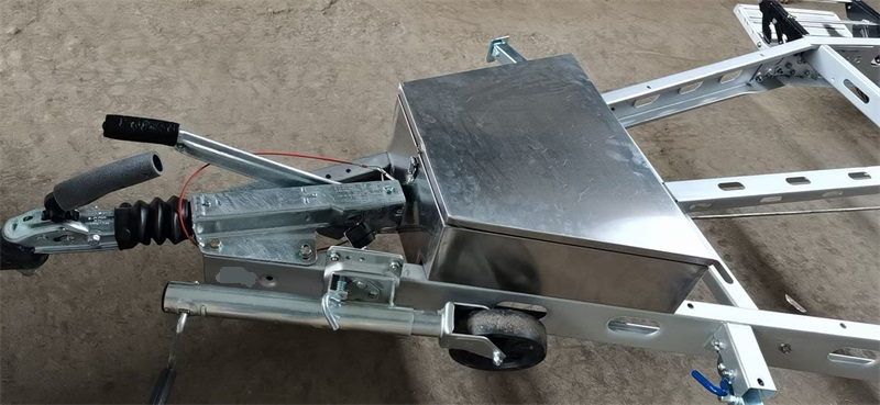 拖挂房车AL-KO底盘使用手册AKS3004摇摆稳定器维修及清洁